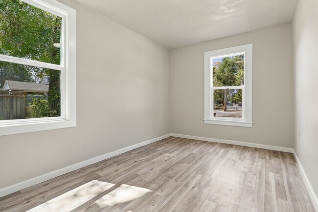 Building Photo - 2100 Chanticleer Ave