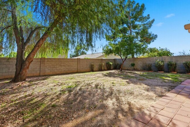 Building Photo - 13285 W Gelding Cir