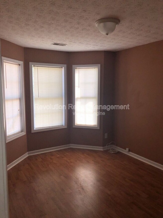 Building Photo - 2489 Tolliver Dr