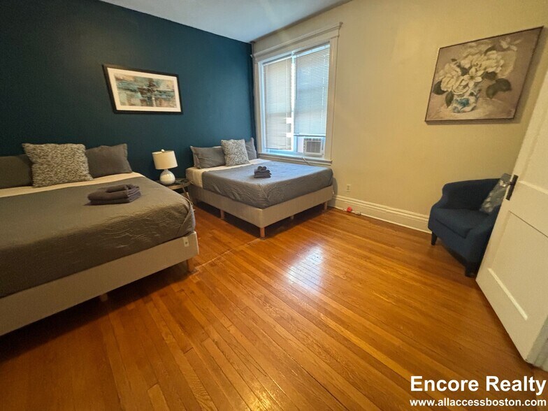 Building Photo - 22 Euston St