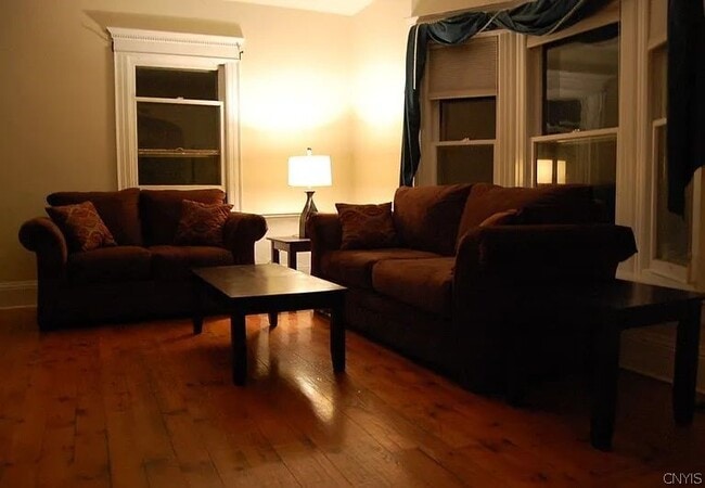 Building Photo - 312 Allen St