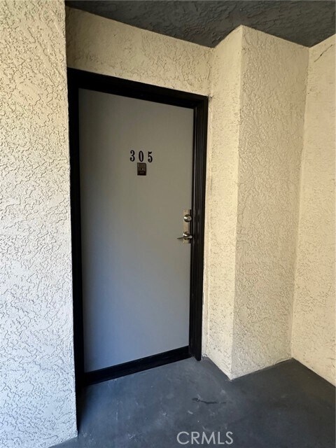 Building Photo - 1052 S Mariposa Ave