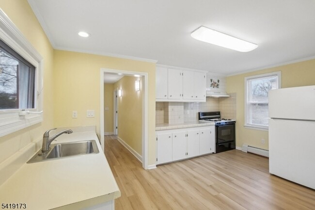 Building Photo - 13 William St