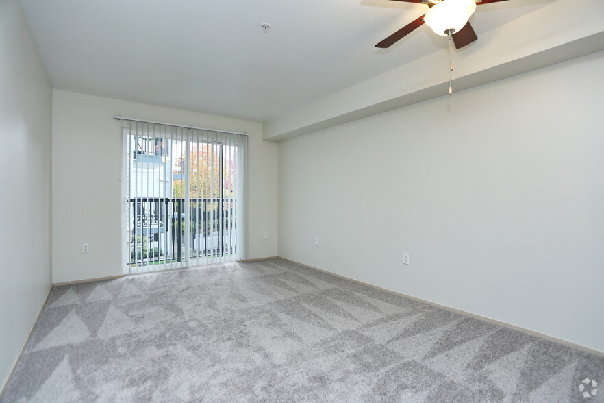 2BR, 1BA - 850 SF - King Arthurs Court