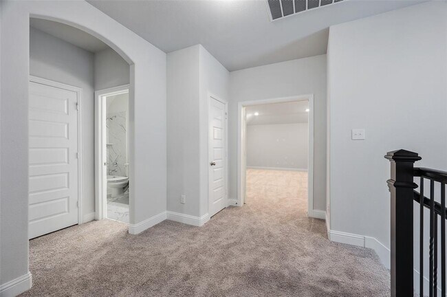 Building Photo - 2037 Almassera Dr