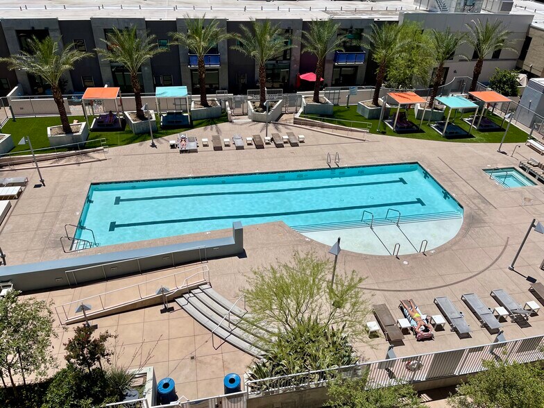 Building Photo - 353 E Bonneville Ave