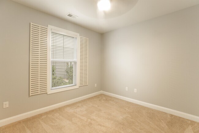 Building Photo - 149 Laurel Hill Pl