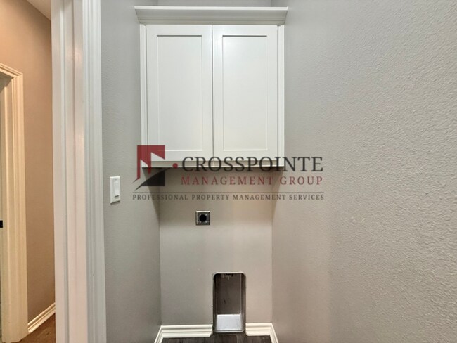 Building Photo - Tour Today! 2 Bedroom 2 Bath Duplex!