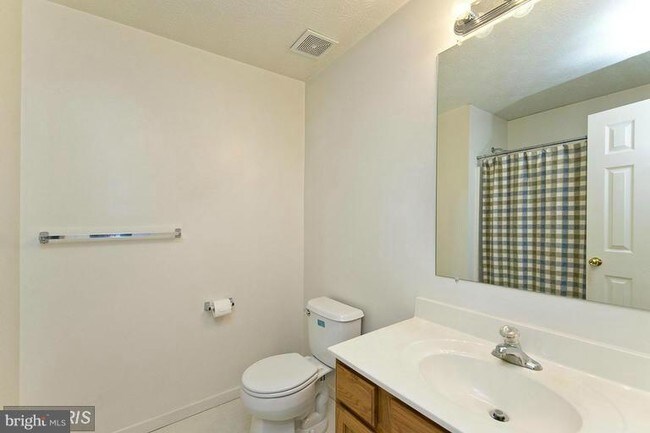 Building Photo - 121 Nature Dr