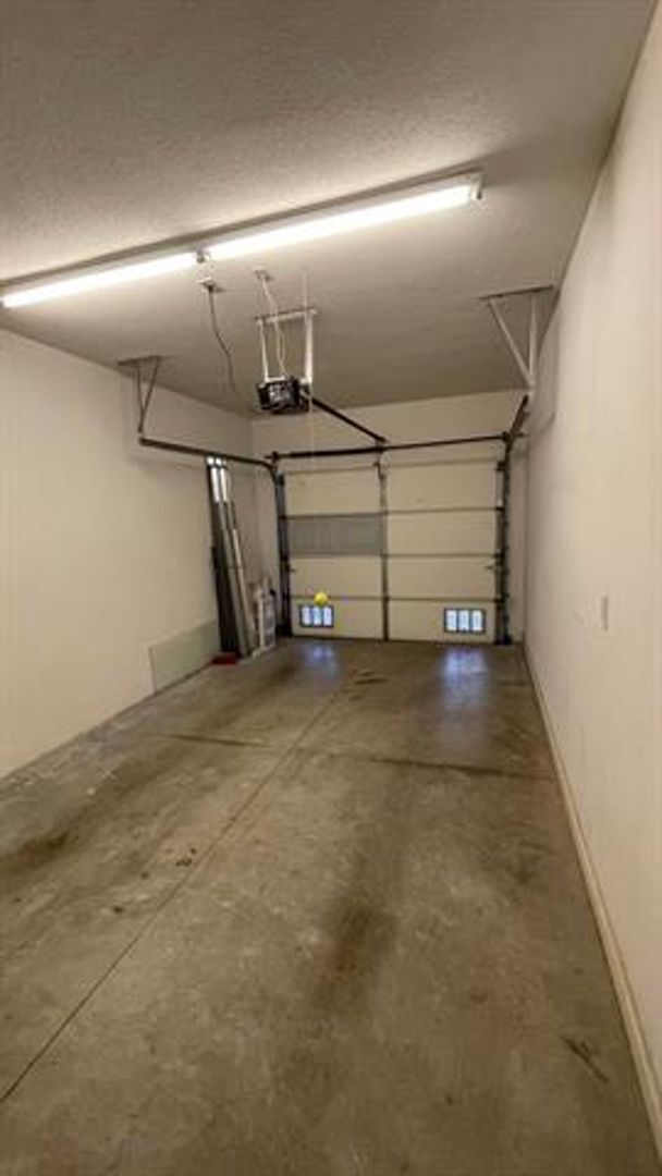 Building Photo - 3264 W Community Dr