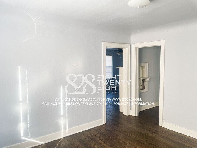 Building Photo - Historic 2nd Level Apartment Minutes from the Plaza District in OKC!