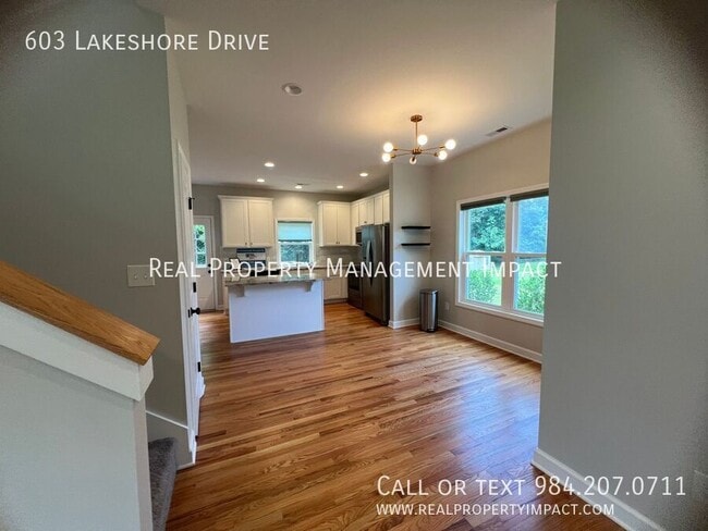 Building Photo - 603 Lakeshore Dr