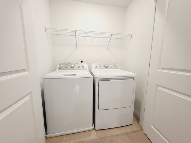 Building Photo - Gorgeous  3/2.5 Townhouse in St. Cloud