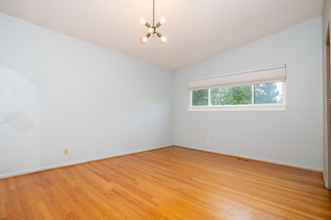 Building Photo - Magnolia 4 bedroom, 3 bathroom