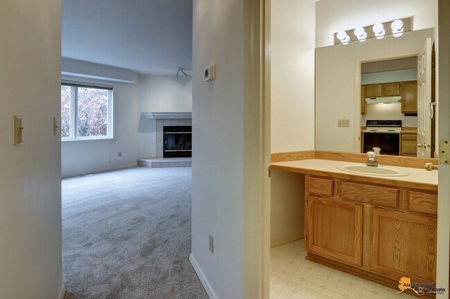 Building Photo - East Anchorage Condo with Fenced in Yard, ...