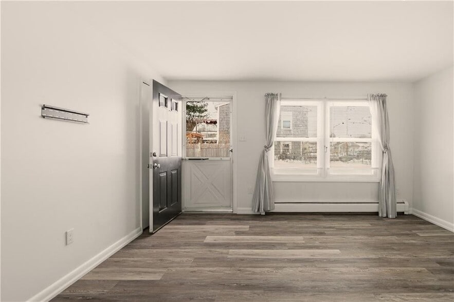 Building Photo - 1 Aquidneck Dr