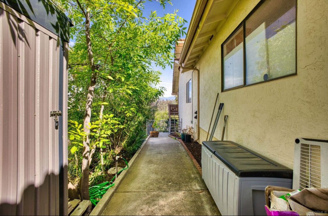 Building Photo - 15408 Vista Vicente Dr