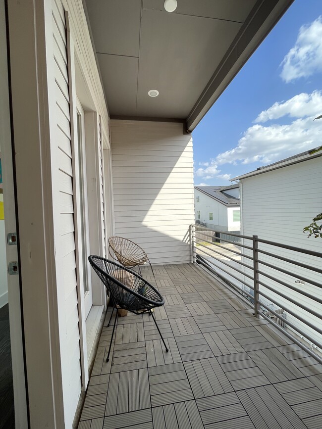 Building Photo - 6013 Florencia Ln