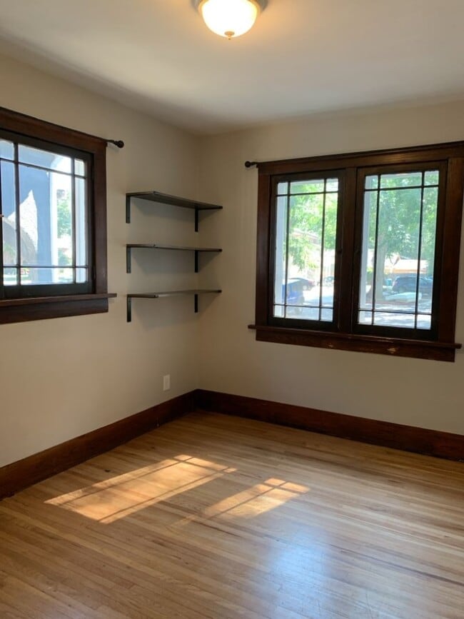 Building Photo - STUDENTS WELCOME! Adorable Single-Family Home in Historic Old Town