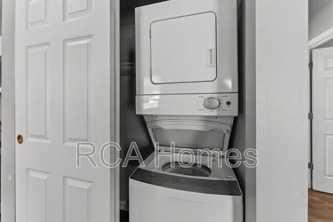 Building Photo - 118 N State Ave