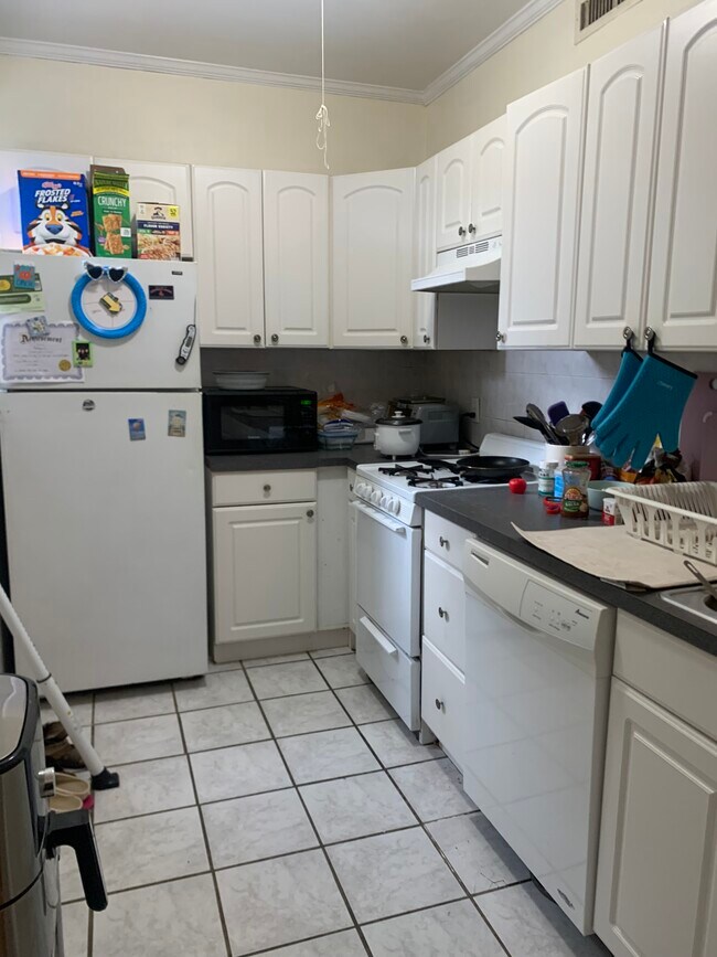 Building Photo - 62 Egmont St