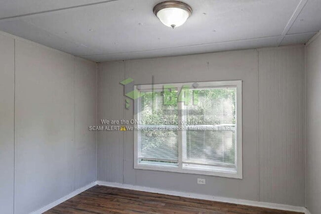 Building Photo - 122 Collins Rd