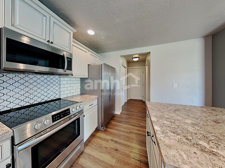 Building Photo - 10647 Avalon St