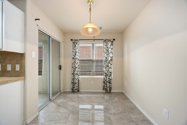 Building Photo - Great Location, wonderful Schools, 1 Block...