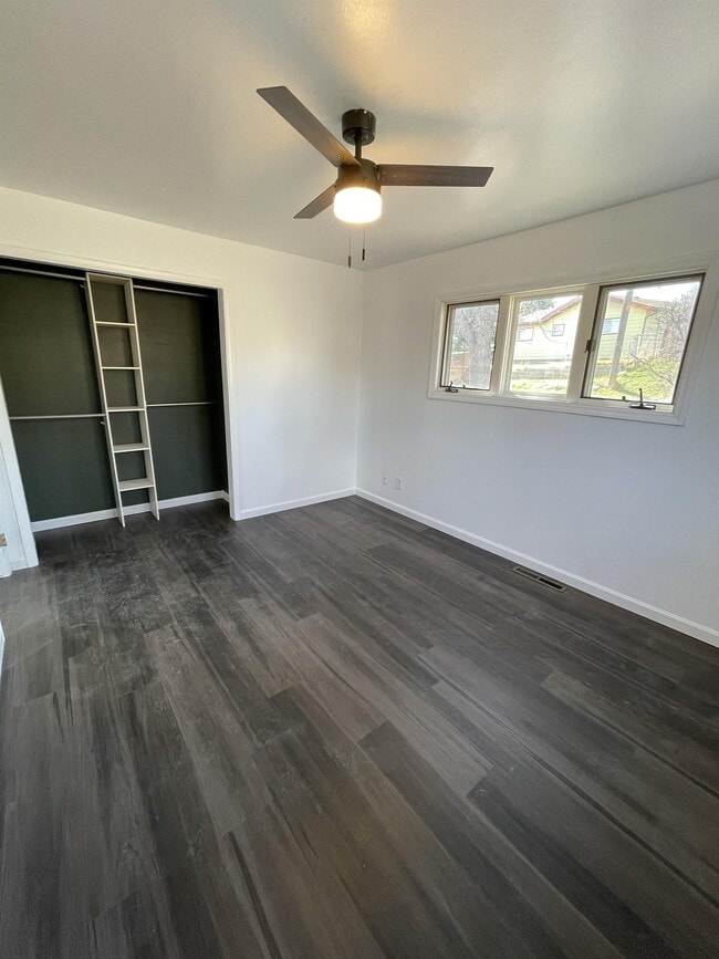 Building Photo - 820 48th St S