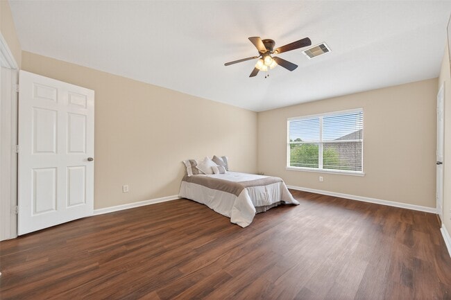 Building Photo - 10427 Lyndon Meadows Dr