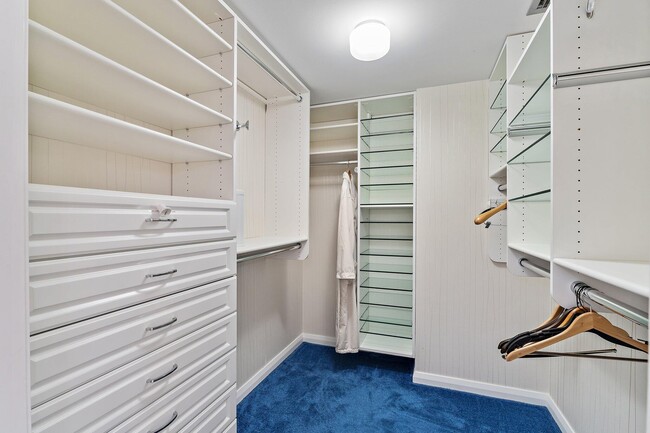 Building Photo - 100 Lakeshore Dr