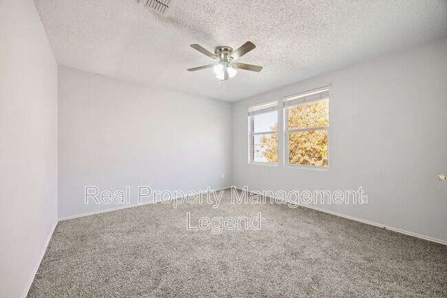 Building Photo - 2900 Sheridan Ln