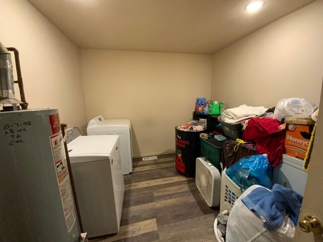 Building Photo - 3 Bedroom Home