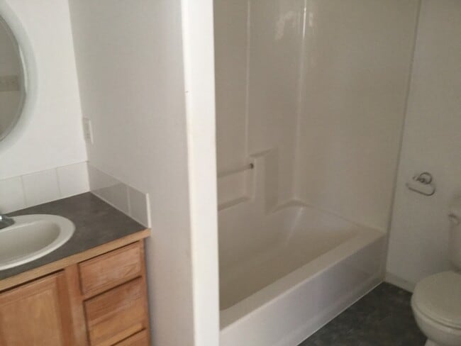 Building Photo - NE 3 Bdrm, 2 Bath, Gas Heat/Fireplace, Newer Carpet & Paint, Corner lot, Fenced Yard, DBL Garage