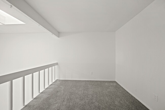 Building Photo - 11650 Village Pl Dr