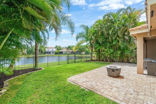 Building Photo - 8300 Calabria Lakes Drive