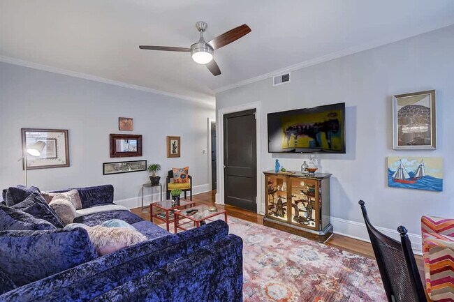 Building Photo - 518 Lamar Ave