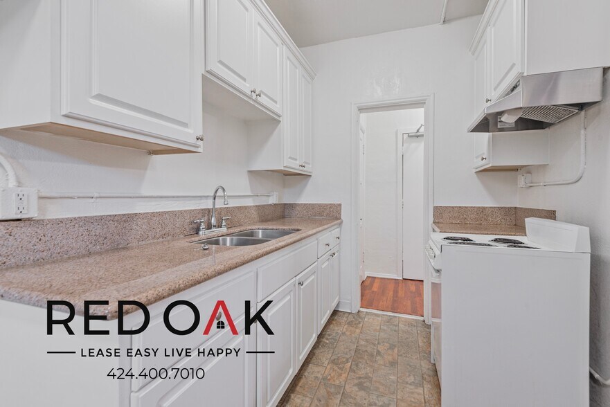 Building Photo - 849 S Oxford Ave