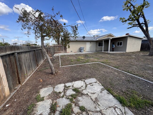 Building Photo - Newly remodeled house on a corner lot!!