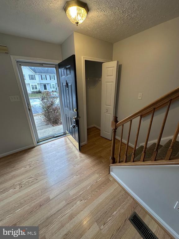 Building Photo - 104 Peridot Pl