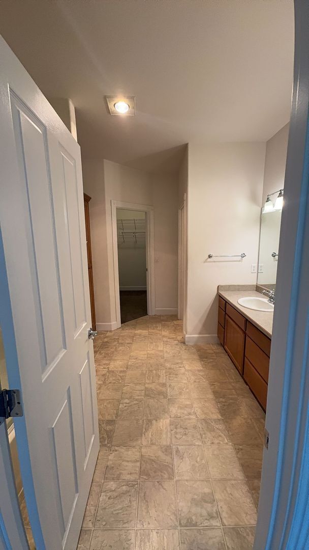 Building Photo - 2 Bed 2 Bath Home