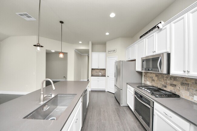 Building Photo - 5318 Royal Press Dr