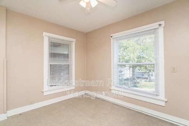 Building Photo - 1104 Huffman Ave