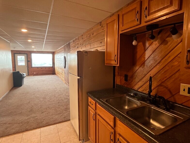 Building Photo - 409 Meadow Dr