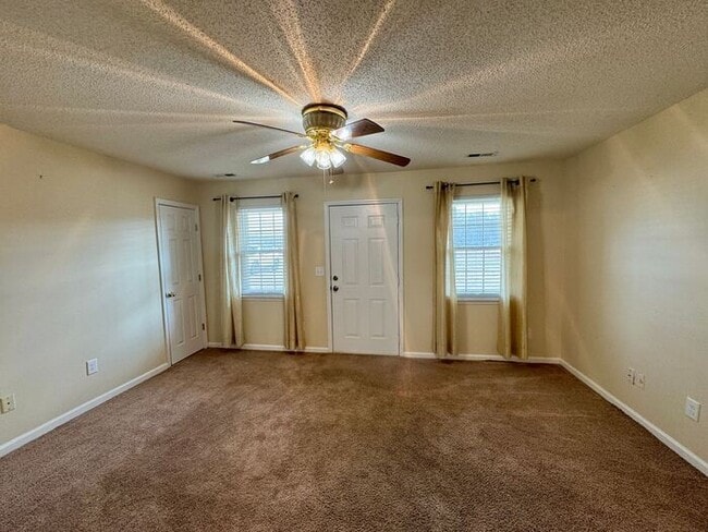 Building Photo - LARGE FENCED YARD, and lawn care INCLUDED