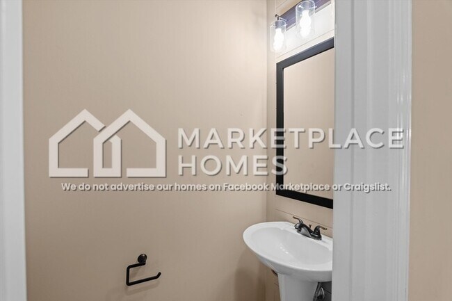 Building Photo - 108 James St