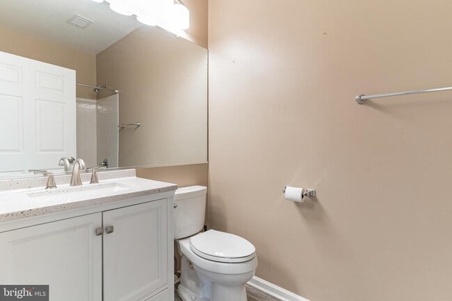 Building Photo - 1025 Simsbury Ct