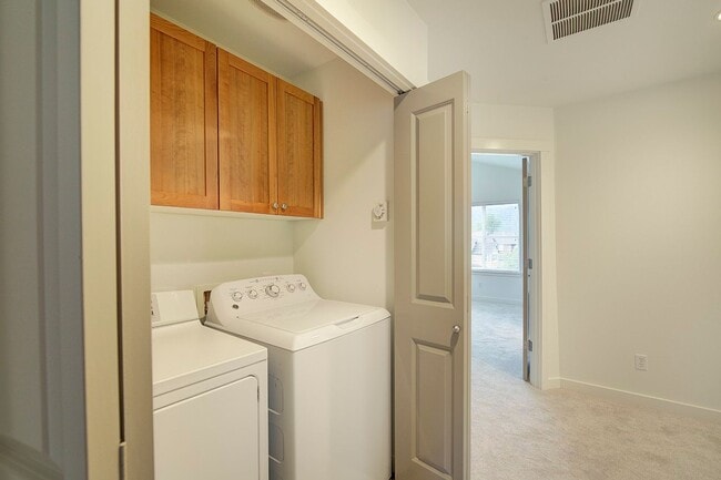 Building Photo - 3Bd/2.5Ba Issaquah Home