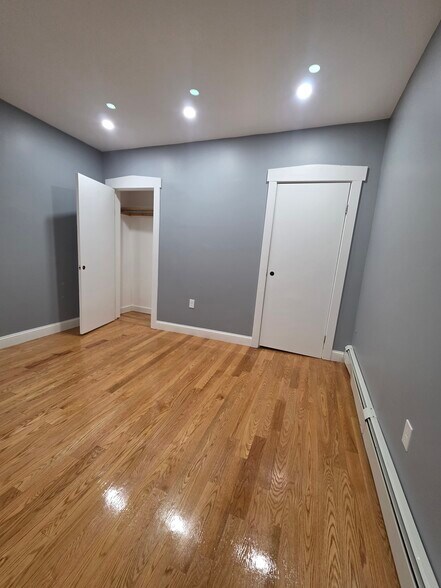 Building Photo - 18 Mascot St