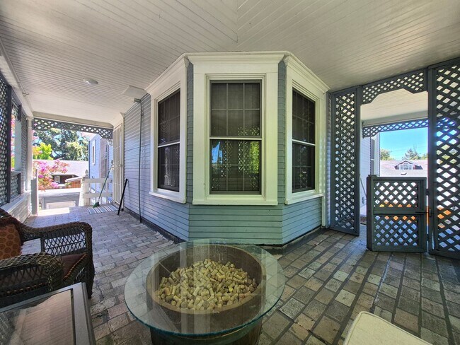 Building Photo - Spacious Duplex with EV Charger and Yard
